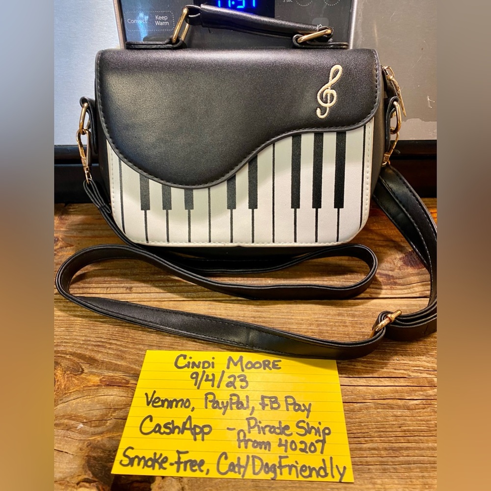 Small piano shaped crossbody purse